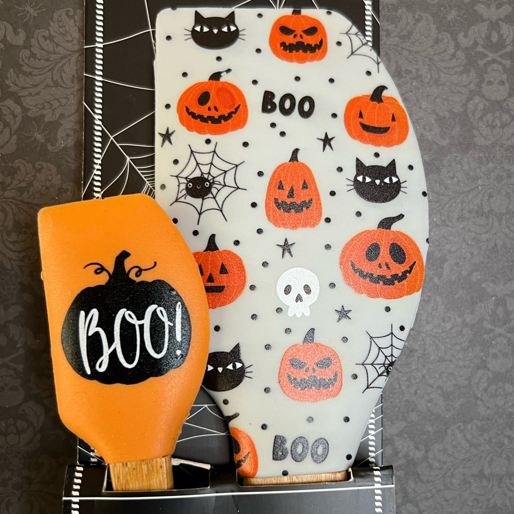 2 Halloween Pumpkin Silicone Spatulas Gray Skull Cat JOL Pumpkins Spiderwebs